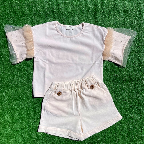 Cotton Girls Set of Two ( shirt and shorts) 2-3 years - Picture 3 of 4